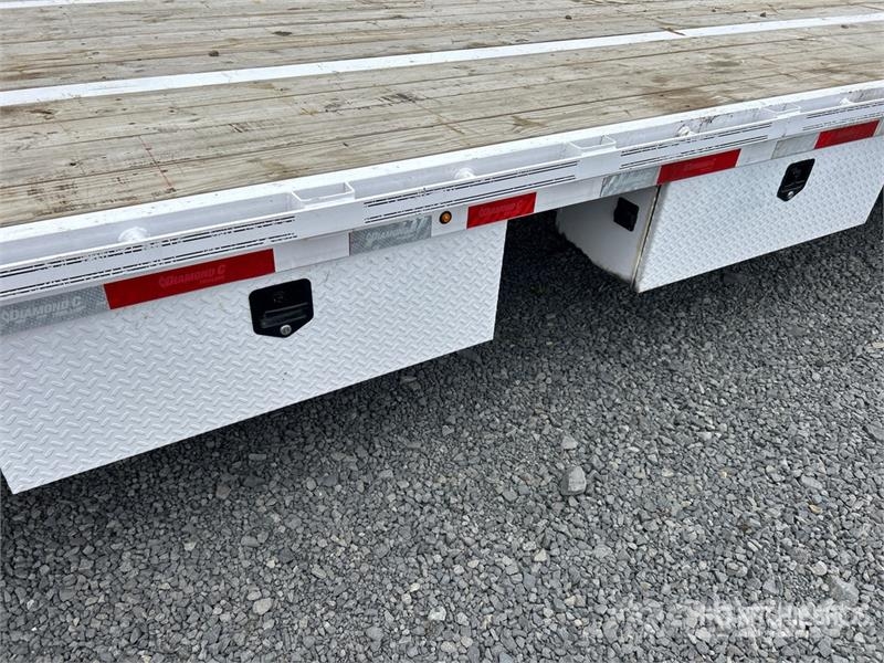 Diamond C PX312 35 ft Tri/A Equipment Trailer Remolques para transporte de vehículos