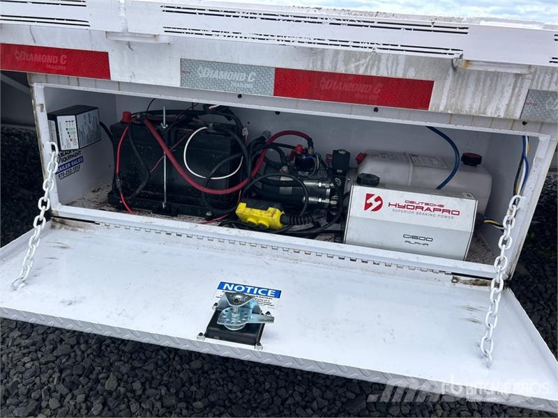 Diamond C PX312 35 ft Tri/A Equipment Trailer Remolques para transporte de vehículos