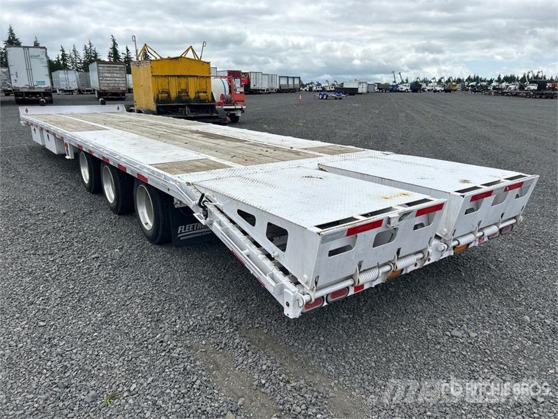 Diamond C PX312 35 ft Tri/A Equipment Trailer Remolques para transporte de vehículos