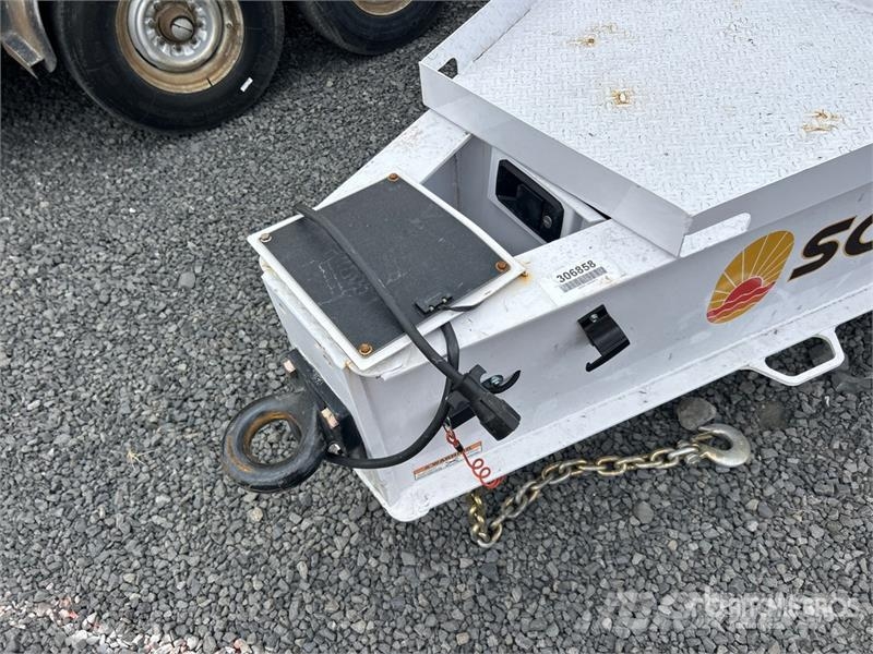 Diamond C PX312 35 ft Tri/A Equipment Trailer Remolques para transporte de vehículos