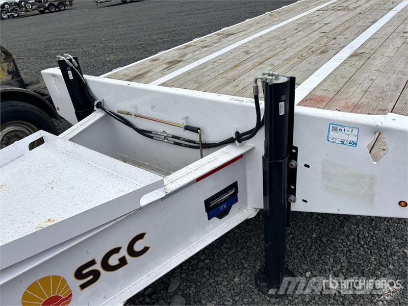 Diamond C PX312 35 ft Tri/A Equipment Trailer Remolques para transporte de vehículos