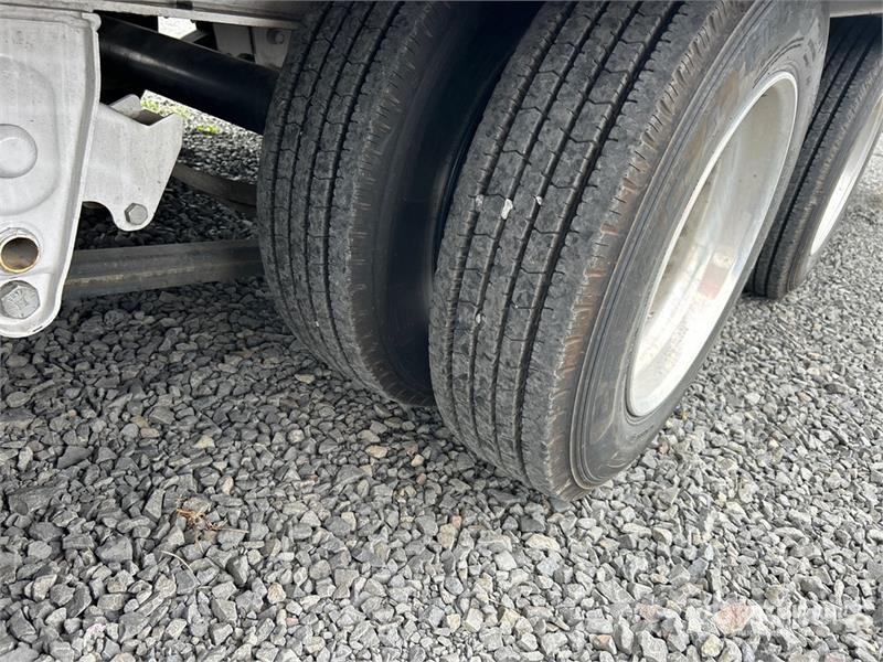 Diamond C PX312 35 ft Tri/A Equipment Trailer Remolques para transporte de vehículos
