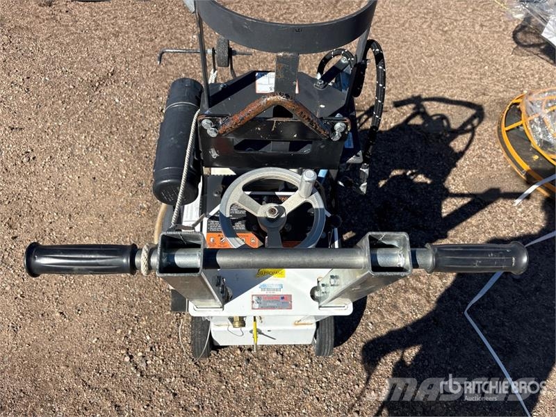 Diamond Products Core Cut Walk-Behind Saw 鋸木機