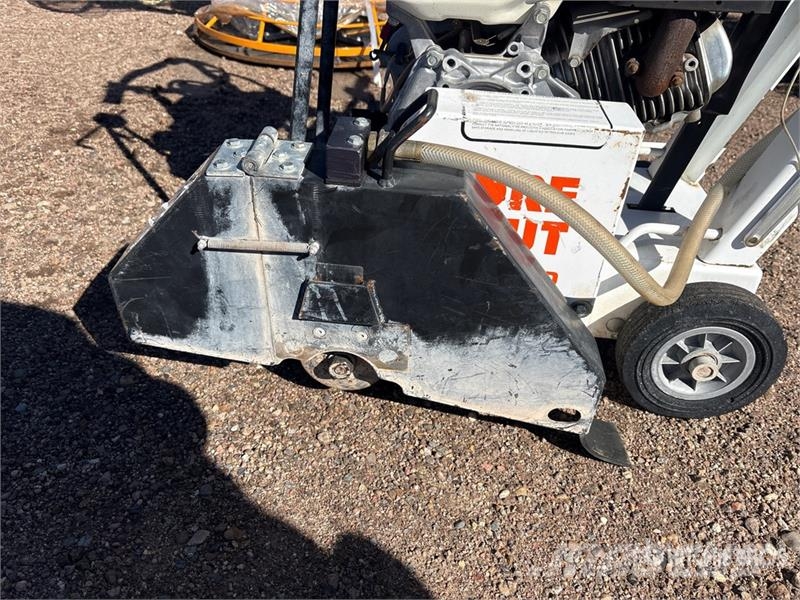 Diamond Products Core Cut Walk-Behind Saw 鋸木機
