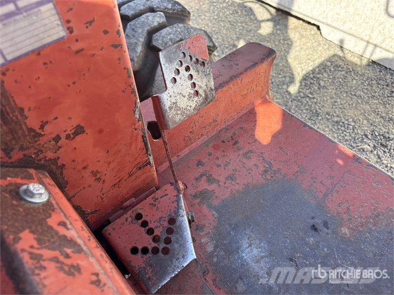 Ditch Witch 3700DD 掘溝機
