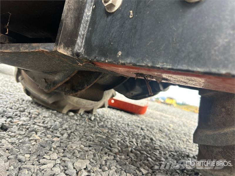 Ditch Witch 420SX 4x4 Cable Plow Plugovi