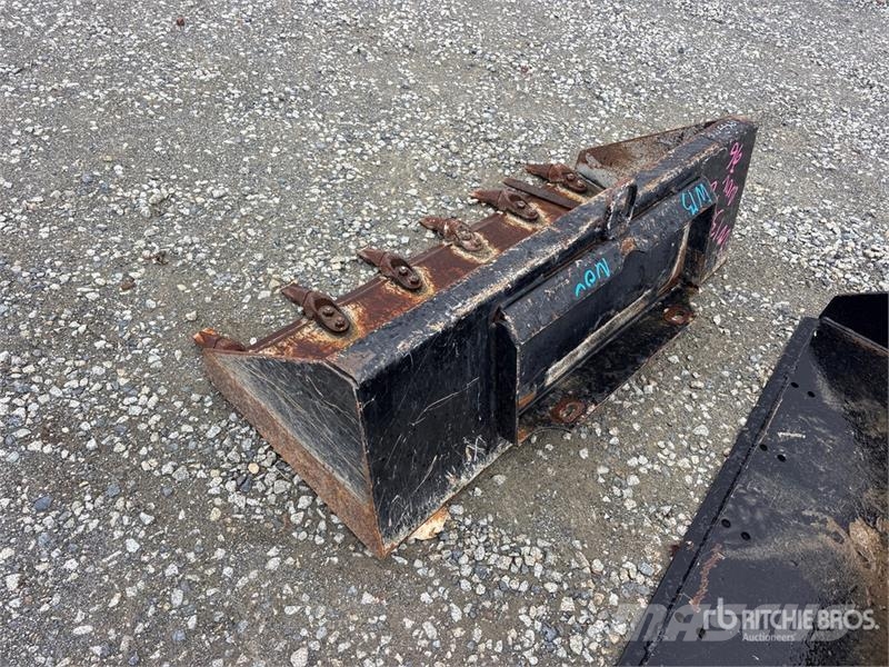 Ditch Witch 44 in Mini Tooth Skid Steer Bucket Cucharones