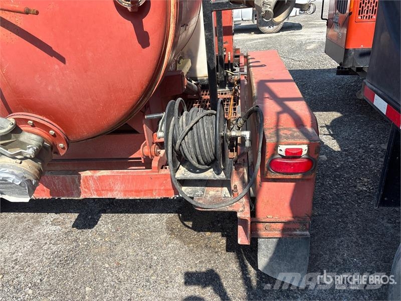 Ditch Witch FX30 مقطورات ذات صهاريج