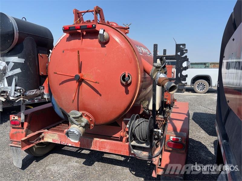 Ditch Witch FX30 مقطورات ذات صهاريج