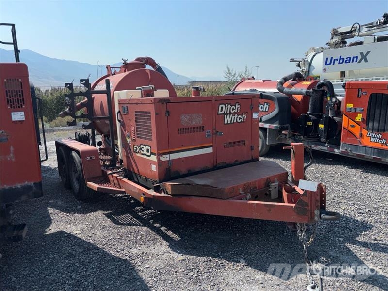 Ditch Witch FX30 مقطورات ذات صهاريج