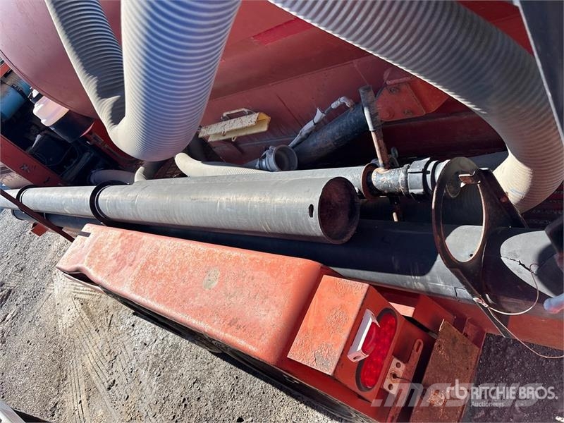 Ditch Witch FX30 Tanker trailers