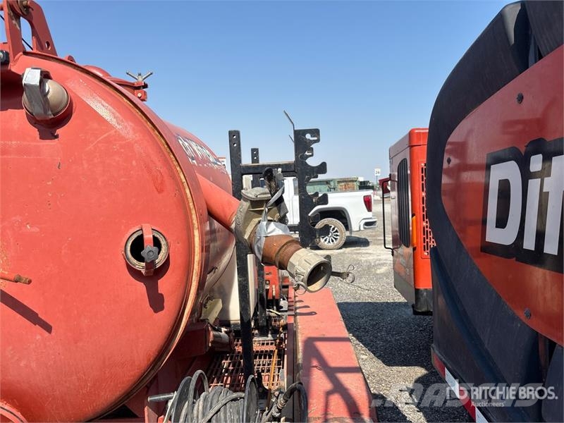 Ditch Witch FX30 مقطورات ذات صهاريج