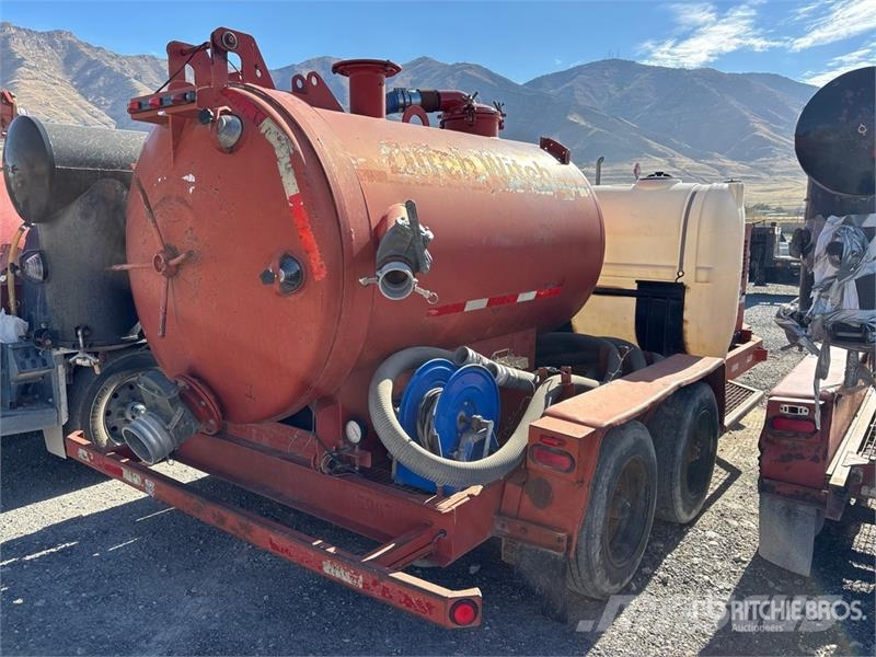 Ditch Witch FX30 Tanker trailers