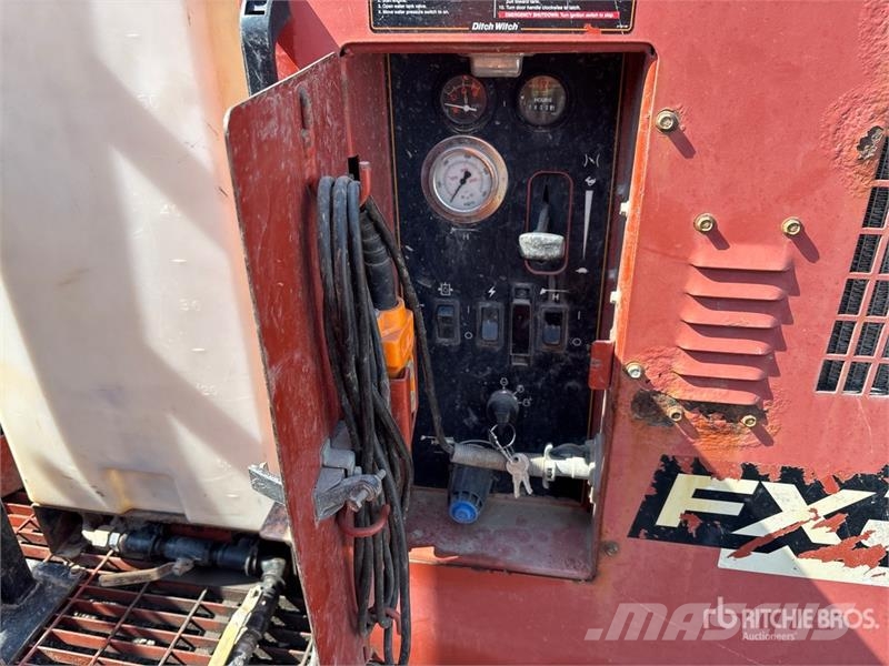 Ditch Witch FX30 مقطورات ذات صهاريج