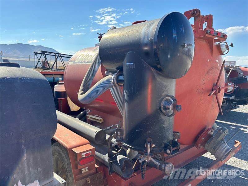 Ditch Witch FX30 Tanker trailers