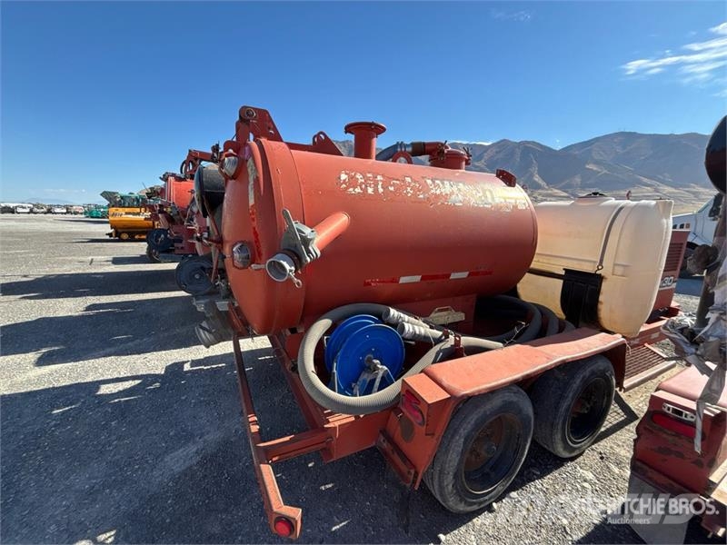 Ditch Witch FX30 Tanker trailers