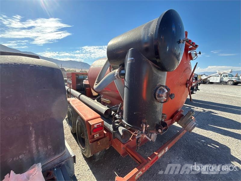 Ditch Witch FX30 Tanker trailers