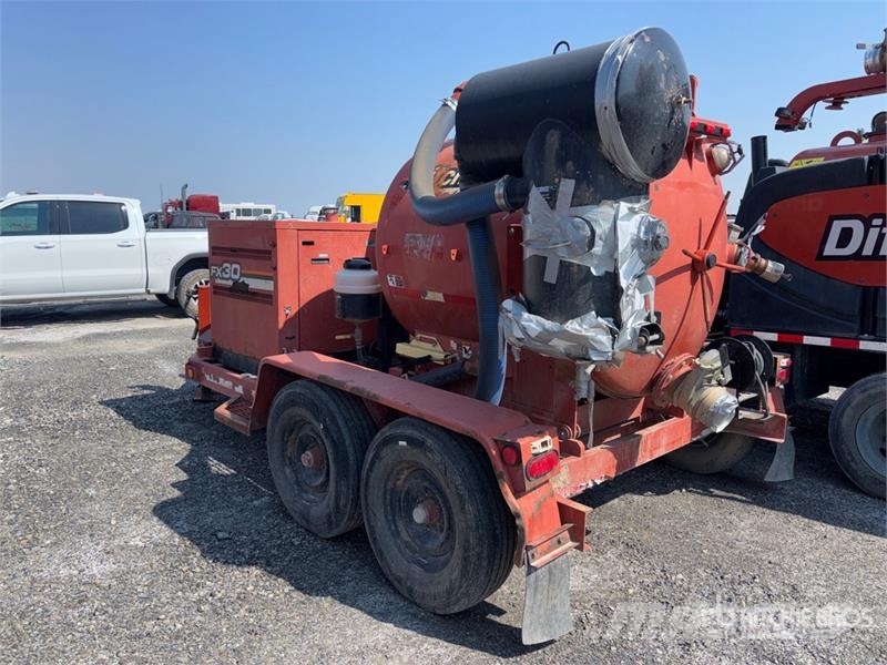 Ditch Witch FX30 مقطورات ذات صهاريج