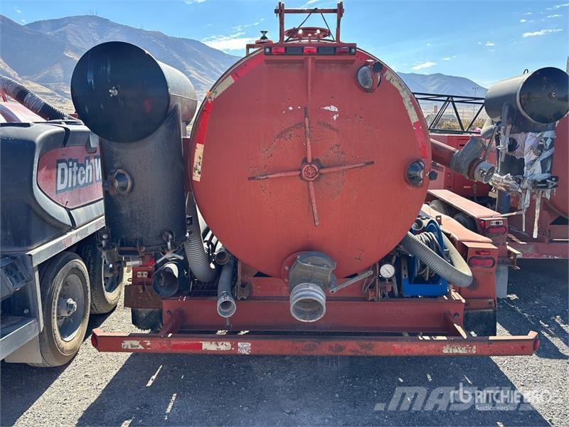 Ditch Witch FX30 Tanker trailers