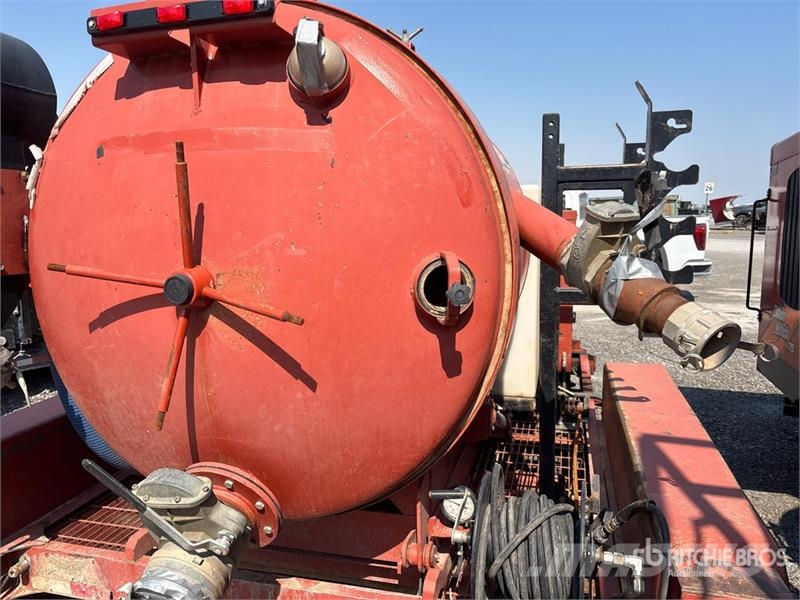 Ditch Witch FX30 مقطورات ذات صهاريج