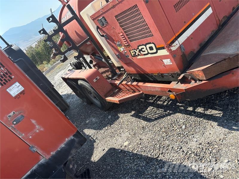 Ditch Witch FX30 مقطورات ذات صهاريج