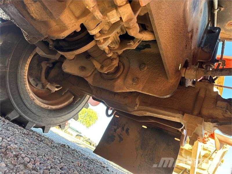 Ditch Witch RT95M 4x4 Trencher 트렌처