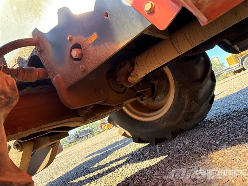 Ditch Witch RT95M 4x4 Trencher 트렌처
