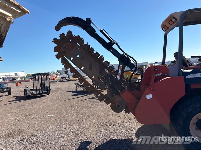 Ditch Witch RT95M 4x4 Trencher 트렌처