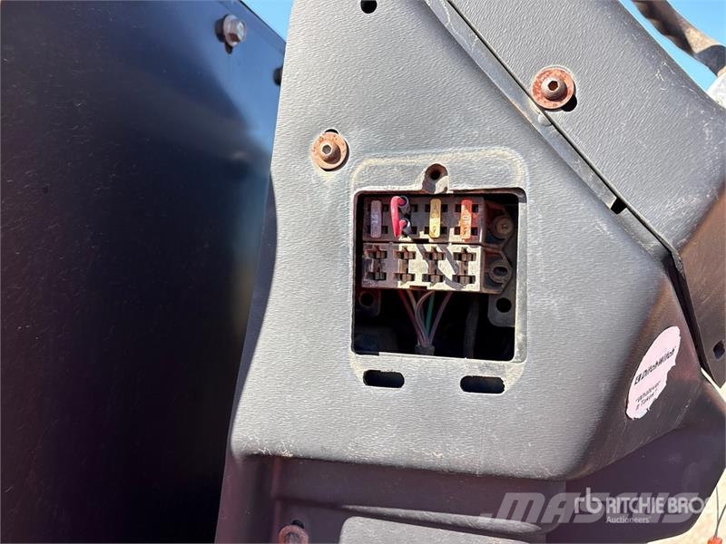 Ditch Witch RT95M 4x4 Trencher 트렌처