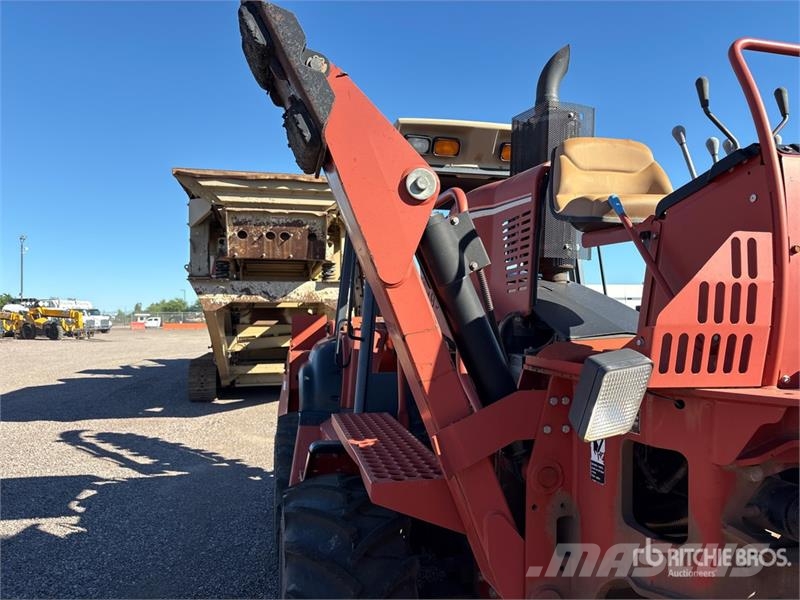 Ditch Witch RT95M 4x4 Trencher 트렌처