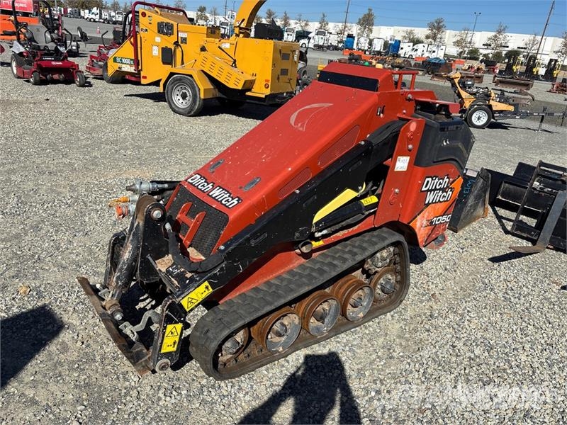 Ditch Witch SK1050C Mini Compact Track Loader Skid steer mini nakladalci