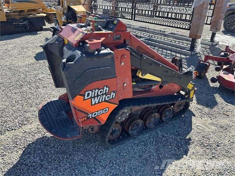 Ditch Witch SK1050C Mini Compact Track Loader Skid steer mini nakladalci
