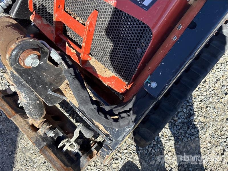 Ditch Witch SK1050C Mini Compact Track Loader Skid steer mini nakladalci