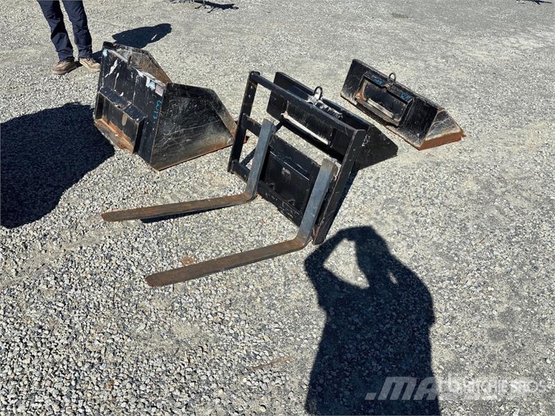 Ditch Witch SK1050C Mini Compact Track Loader Skid steer mini nakladalci