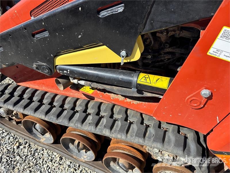 Ditch Witch SK1050C Mini Compact Track Loader Skid steer mini nakladalci