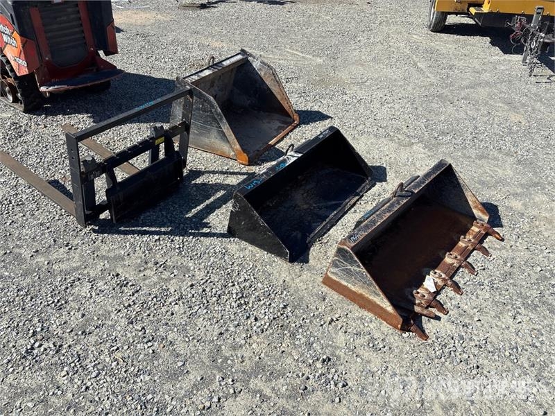 Ditch Witch SK1050C Mini Compact Track Loader Skid steer mini nakladalci