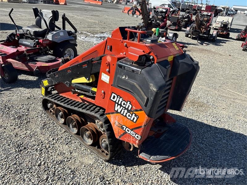 Ditch Witch SK1050C Mini Compact Track Loader Skid steer mini nakladalci