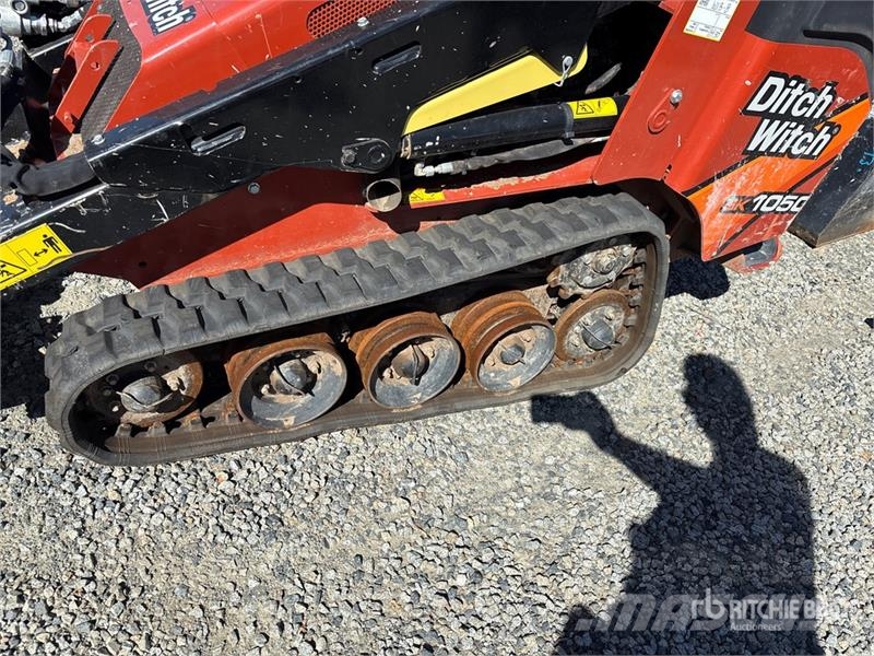 Ditch Witch SK1050C Mini Compact Track Loader Skid steer mini nakladalci