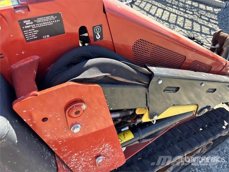 Ditch Witch SK1050C Mini Compact Track Loader Skid steer mini nakladalci