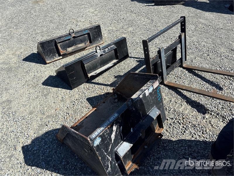 Ditch Witch SK1050C Mini Compact Track Loader Skid steer mini nakladalci