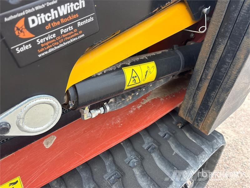 Ditch Witch SK1750 Compact Track Loader Krautuvai su šoniniu pasukimu