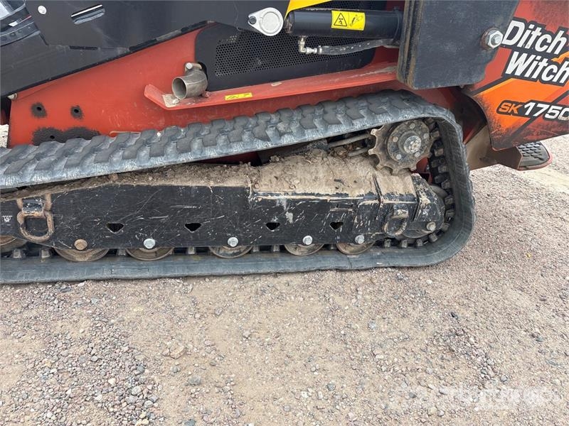 Ditch Witch SK1750 Compact Track Loader Krautuvai su šoniniu pasukimu