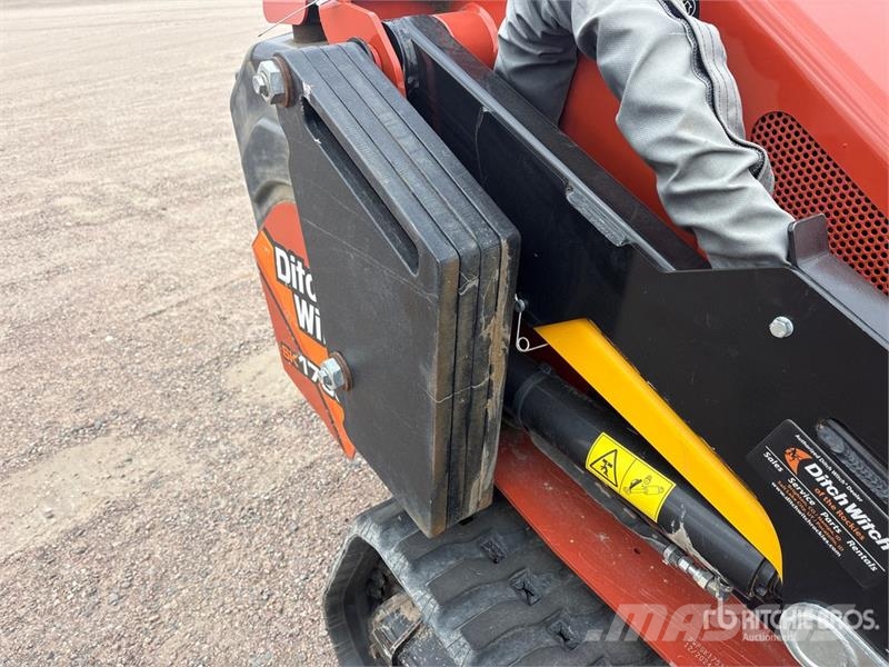 Ditch Witch SK1750 Compact Track Loader Krautuvai su šoniniu pasukimu