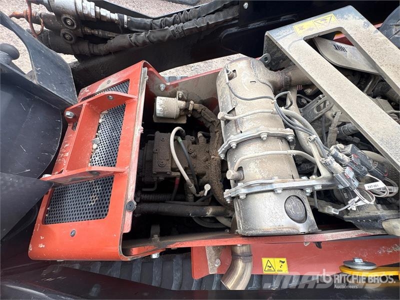 Ditch Witch SK1750 Compact Track Loader Krautuvai su šoniniu pasukimu