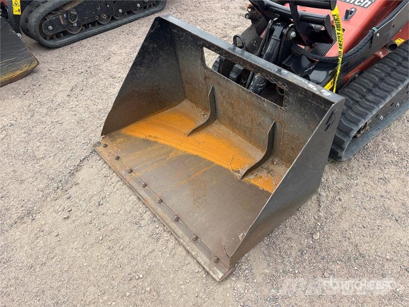 Ditch Witch SK1750 Compact Track Loader Krautuvai su šoniniu pasukimu