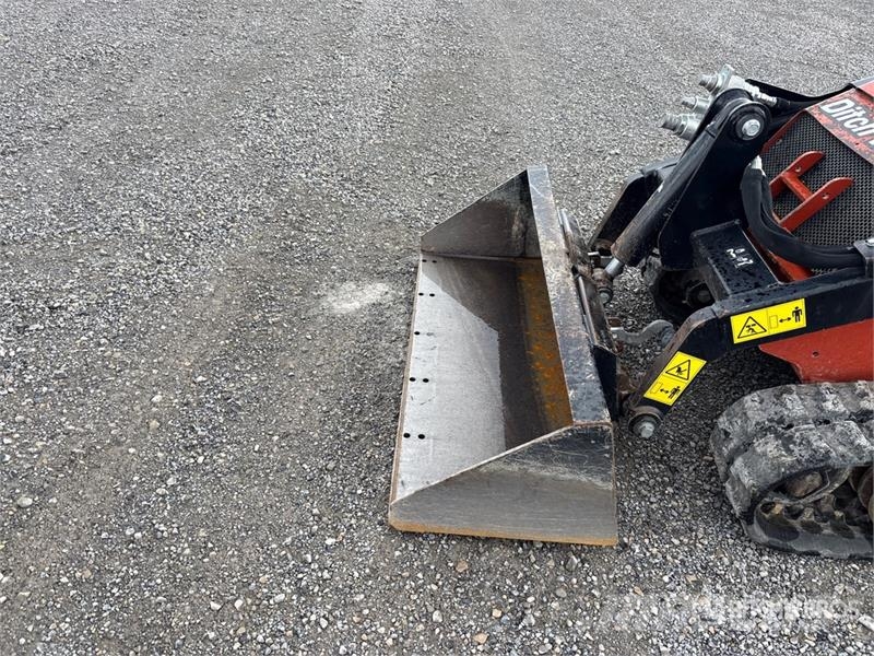 Ditch Witch SK800 Compact Track Loader Kompaktlader