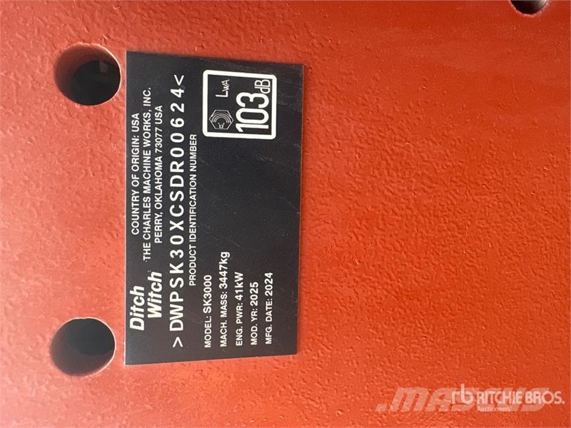 Ditch Witch SK900 Mini Compact Track Loader Krautuvai su šoniniu pasukimu