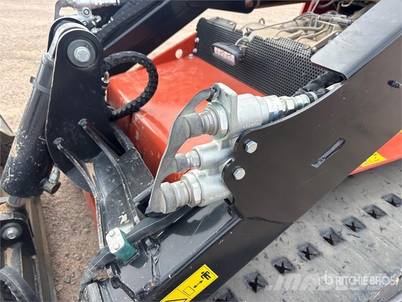 Ditch Witch SK900 Mini Compact Track Loader Krautuvai su šoniniu pasukimu