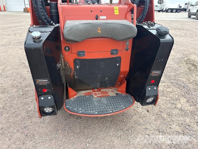 Ditch Witch SK900 Mini Compact Track Loader Krautuvai su šoniniu pasukimu