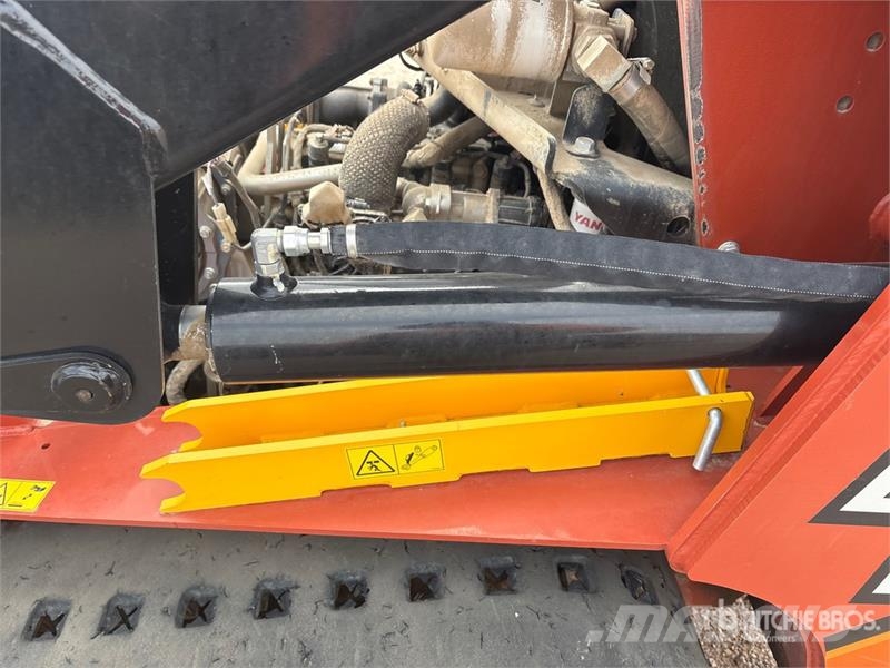 Ditch Witch SK900 Mini Compact Track Loader Krautuvai su šoniniu pasukimu